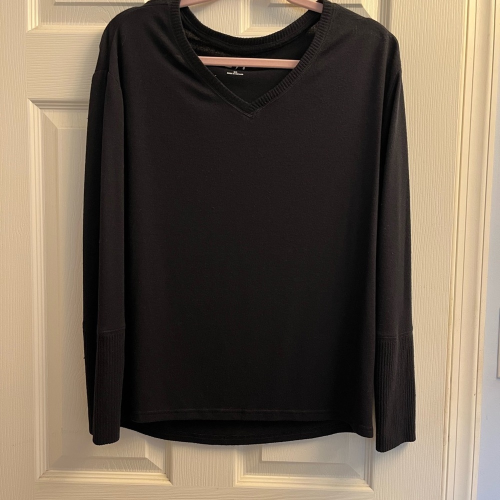 Maurices 24/7 Black V-Neck long Sleeve Light Sweater Xsmall